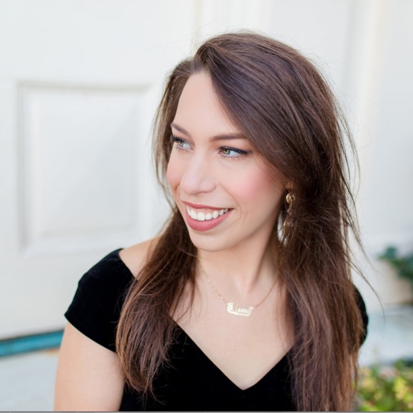 Meet your Posher, Juliana - Picture 1 of 5